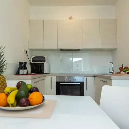 Mirna One Bedroom Near Old Town Daire *