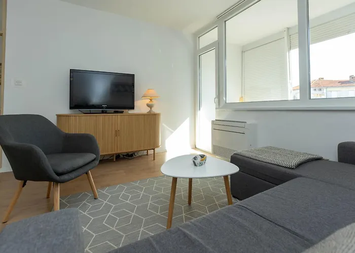 Mirna One Bedroom Near Old Town Appartamento *