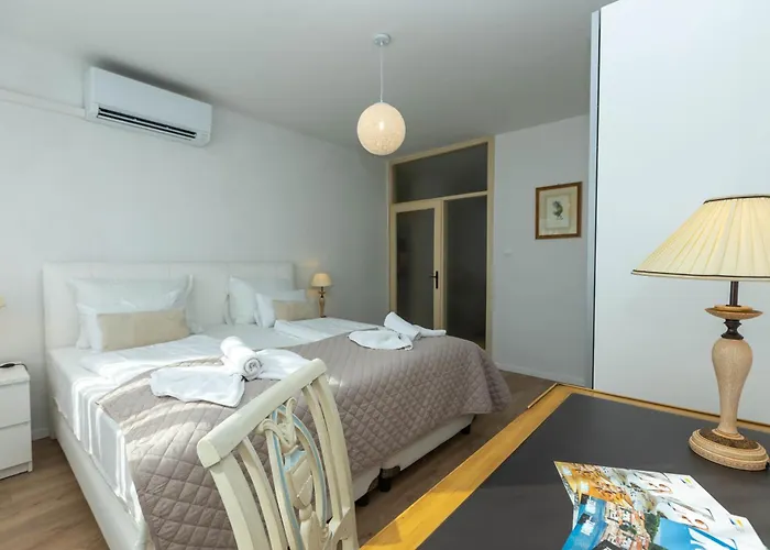 Appartamento Mirna One Bedroom Near Old Town Zara