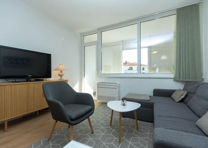 Mirna One Bedroom Near Old Town Appartamento Zara