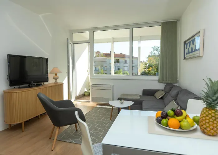 Mirna One Bedroom Near Old Town * Zara
